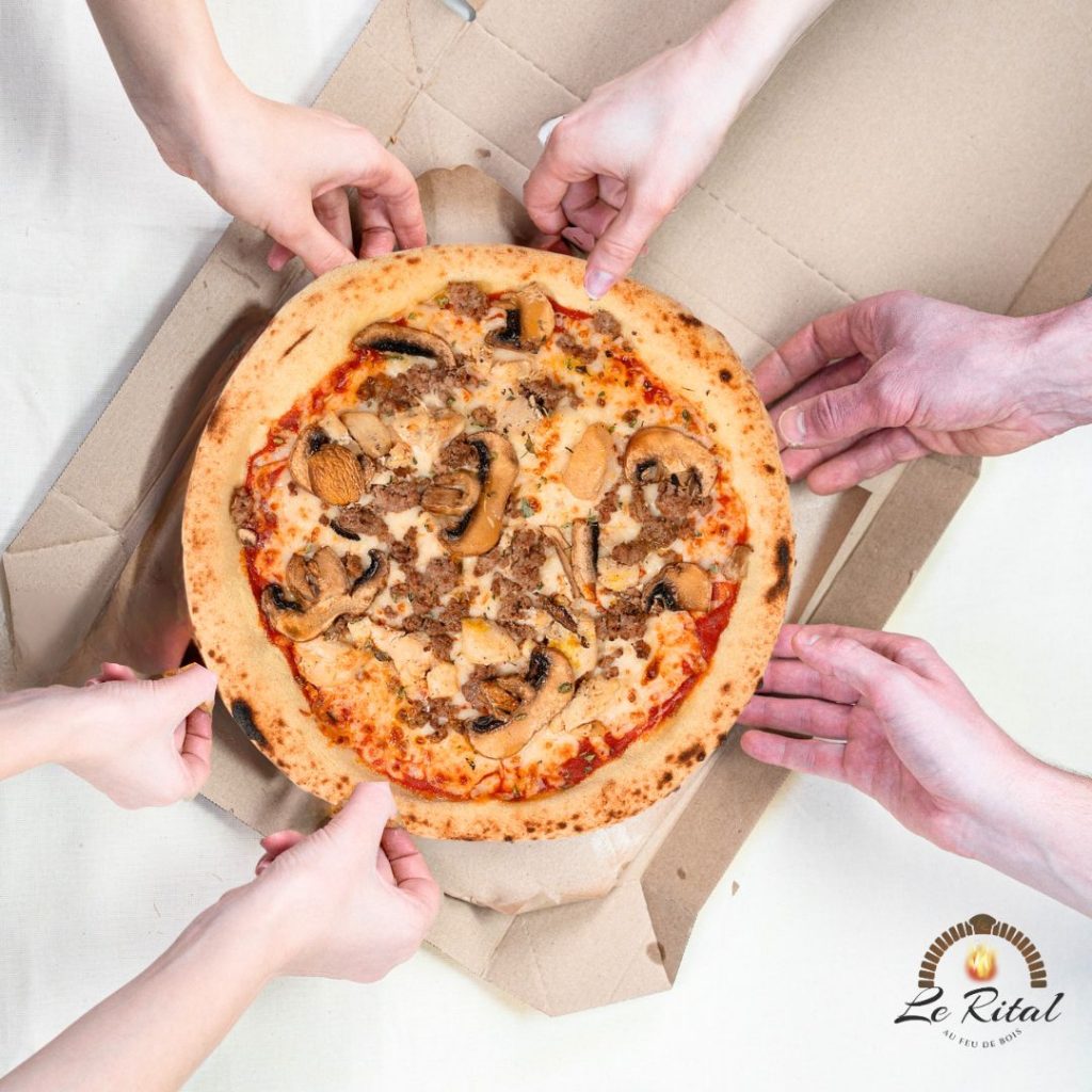 Succombez à l’Harmonie Gourmande : Découvrez notre Pizza Poulet aux Champignons, un Festin de Saveurs chez Le Rital